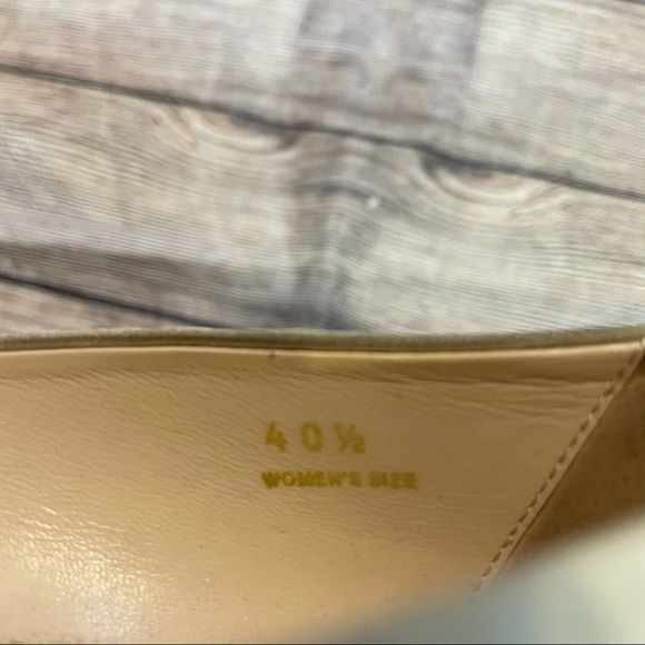 TOD'S Lingot Taupe Suede Pump - Picture 10 of 13